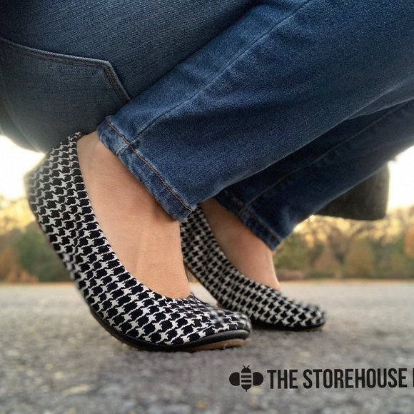 Storehouse Flats Houndstooth - Picture 1 of 10